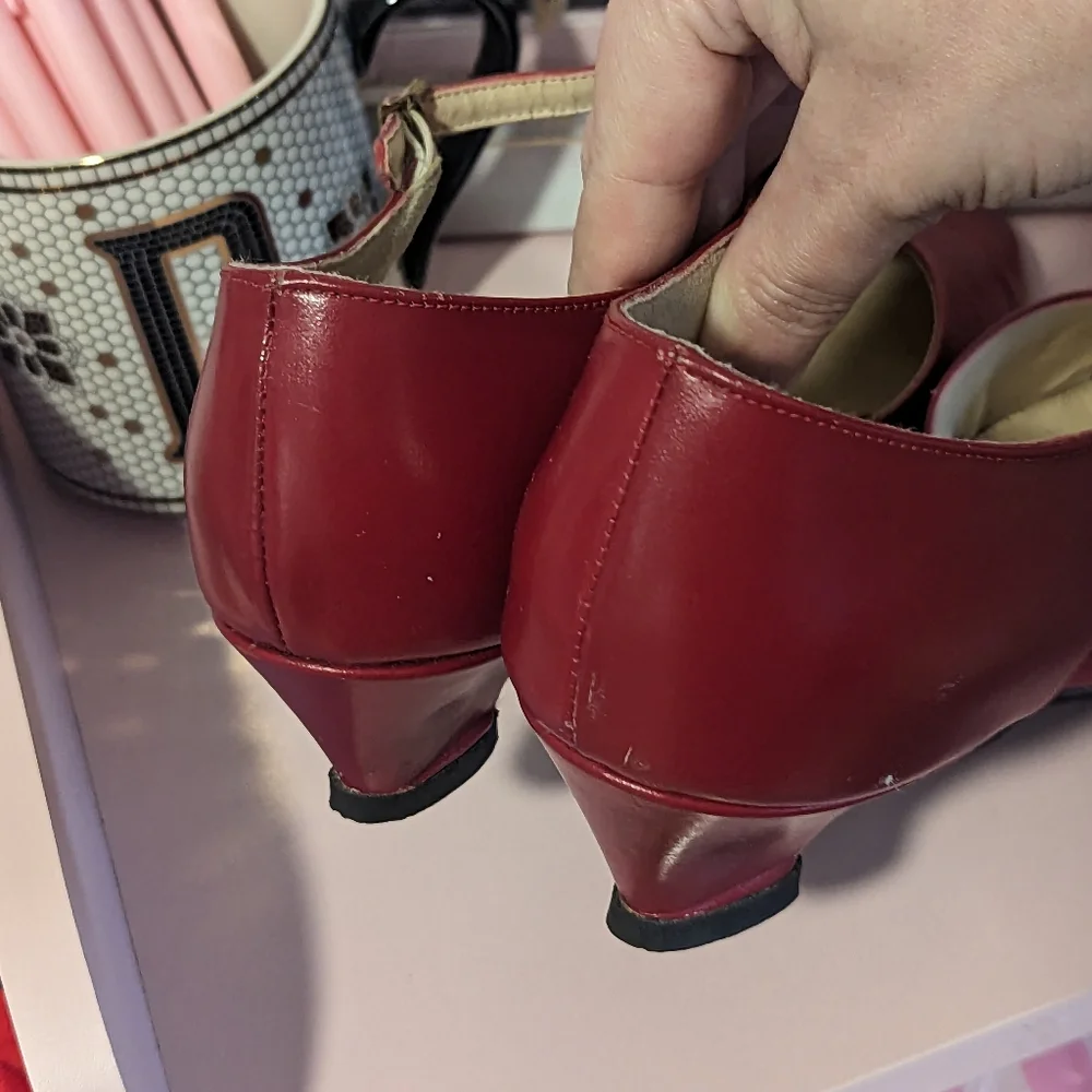 Vintage Talbots Red Leather T-Strap Kitten Heels - Picture 4 of 16